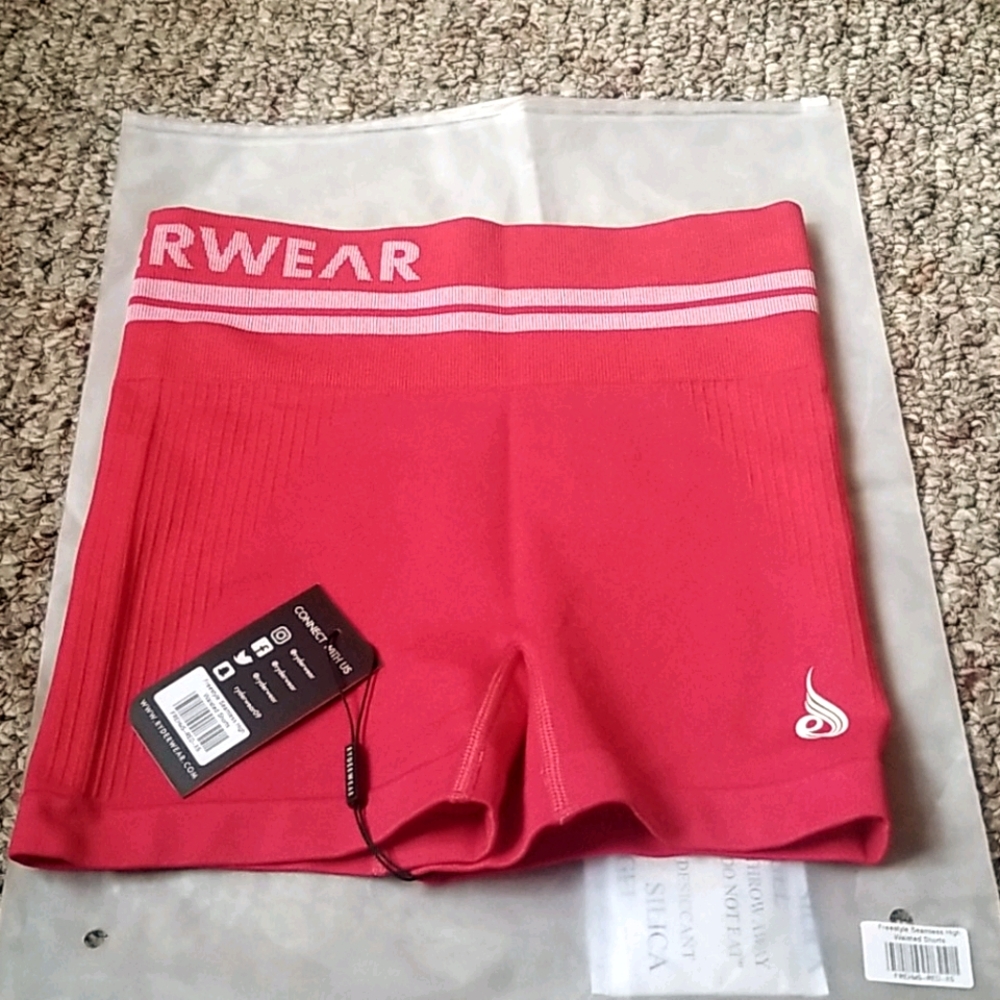 Active wear shorts